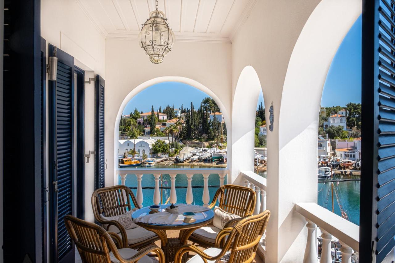 Porto Vecchio Luxury Suites Spetses Town Bagian luar foto