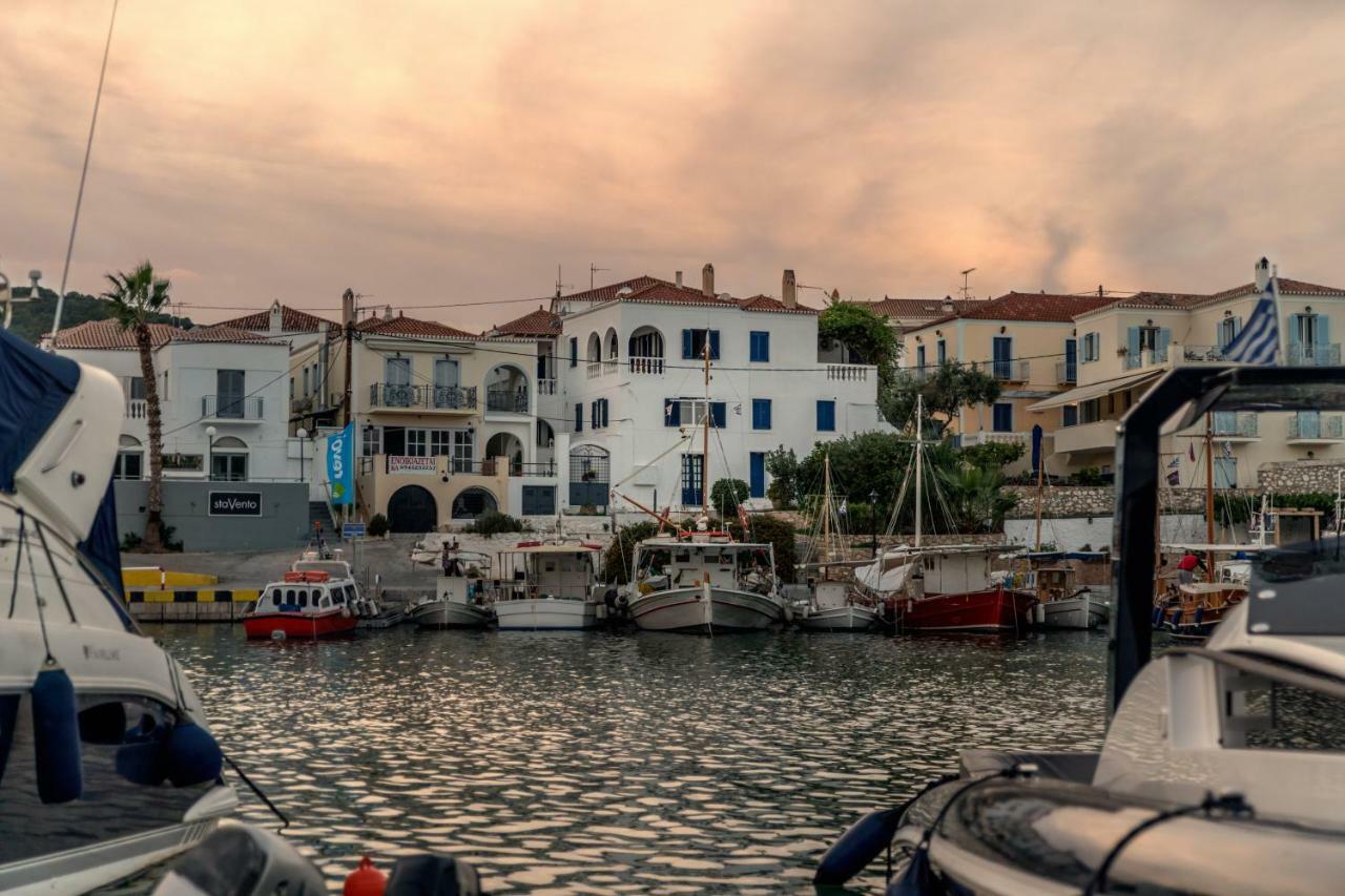 Porto Vecchio Luxury Suites Spetses Town Bagian luar foto