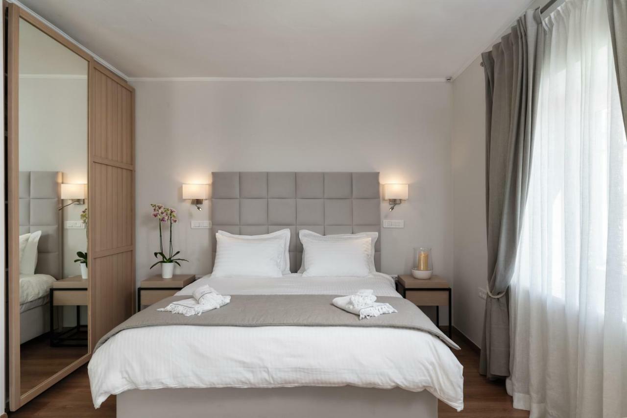 Porto Vecchio Luxury Suites Spetses Town Bagian luar foto