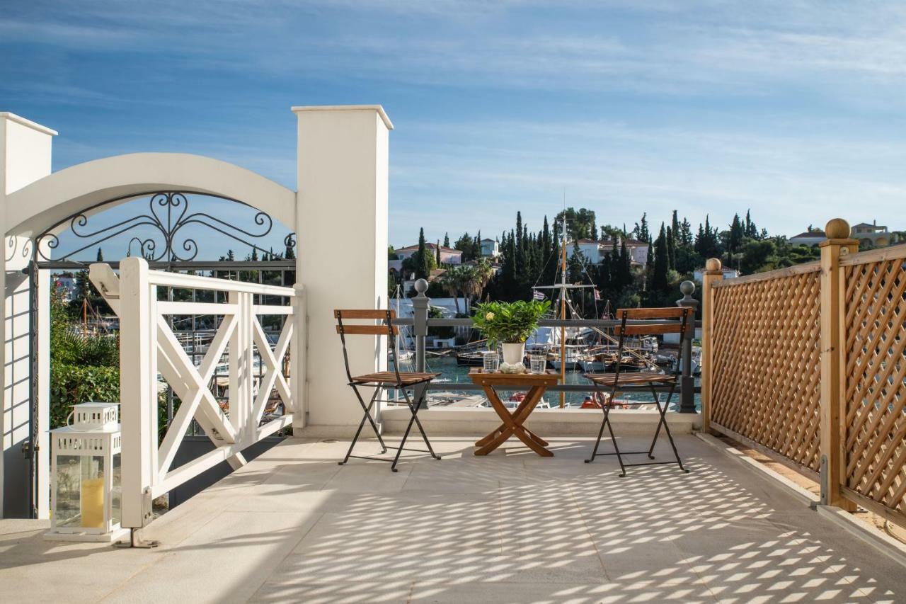 Porto Vecchio Luxury Suites Spetses Town Bagian luar foto