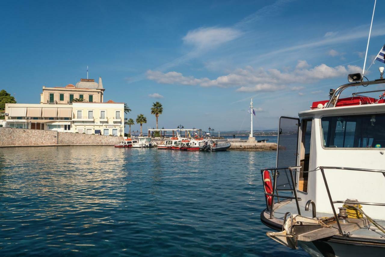 Porto Vecchio Luxury Suites Spetses Town Bagian luar foto