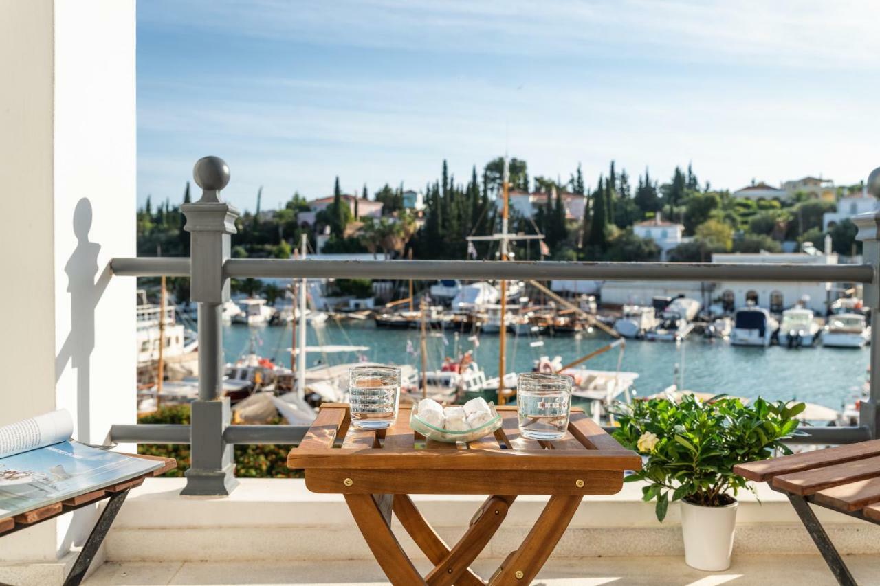 Porto Vecchio Luxury Suites Spetses Town Bagian luar foto