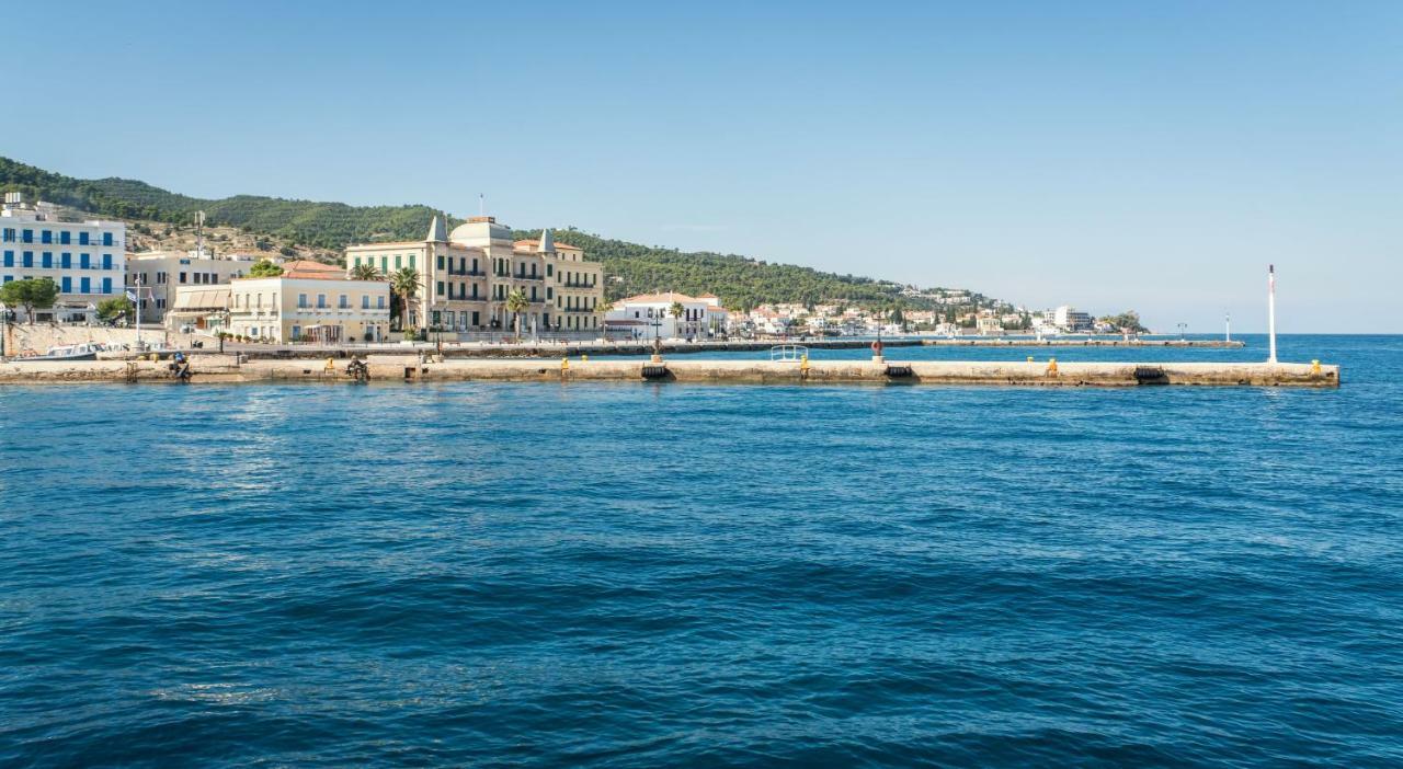Porto Vecchio Luxury Suites Spetses Town Bagian luar foto