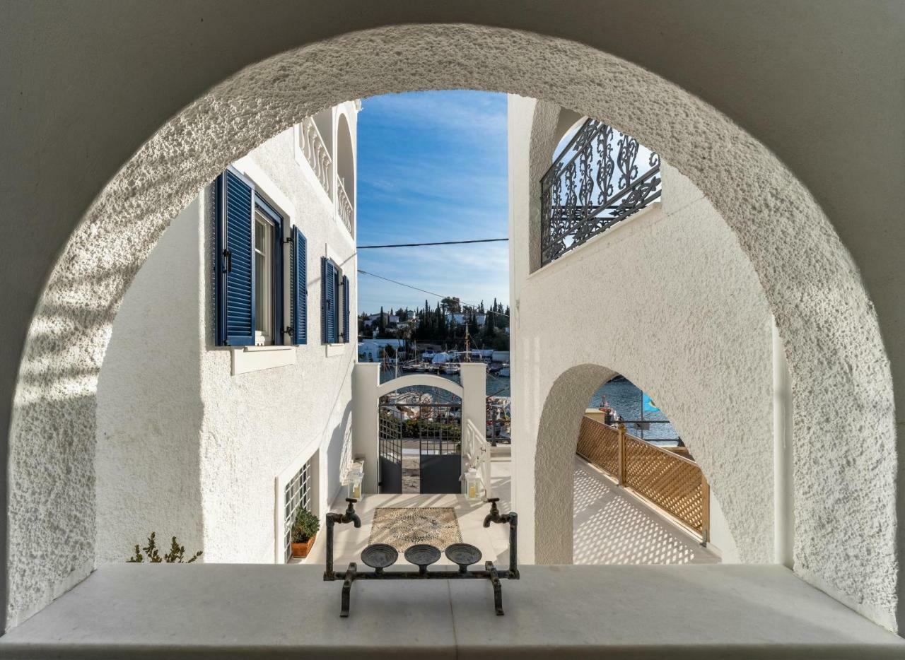 Porto Vecchio Luxury Suites Spetses Town Bagian luar foto