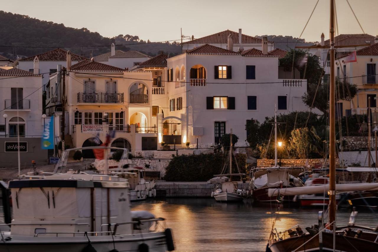 Porto Vecchio Luxury Suites Spetses Town Bagian luar foto