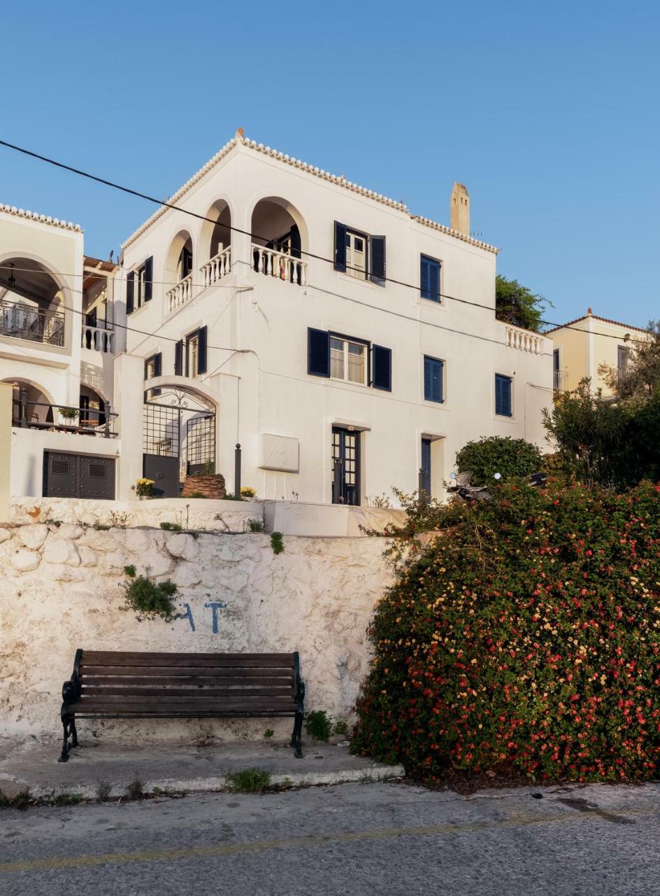 Porto Vecchio Luxury Suites Spetses Town Bagian luar foto