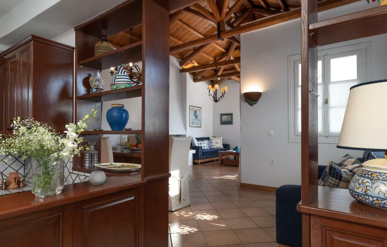 Porto Vecchio Luxury Suites Spetses Town Bagian luar foto