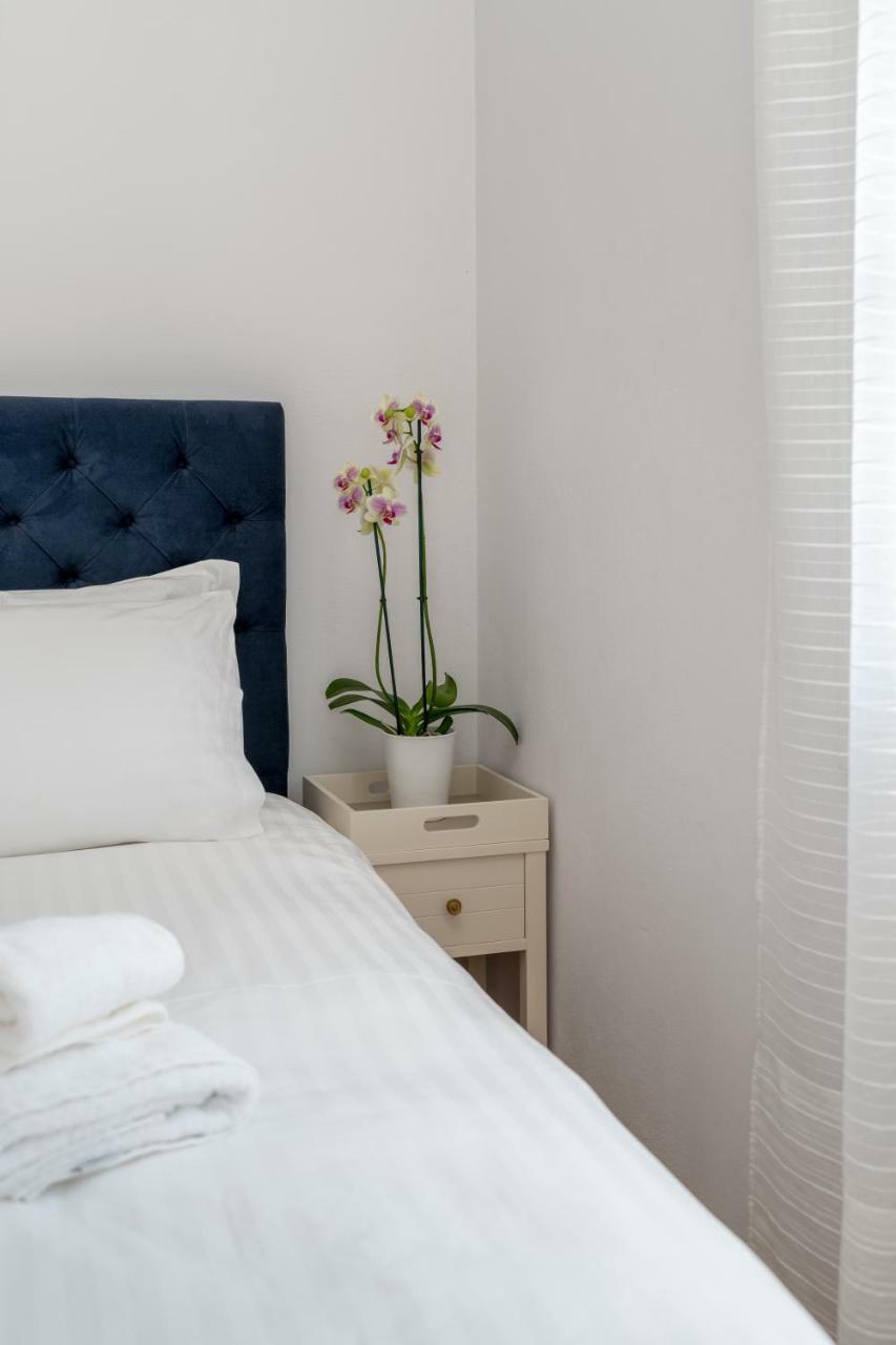 Porto Vecchio Luxury Suites Spetses Town Bagian luar foto