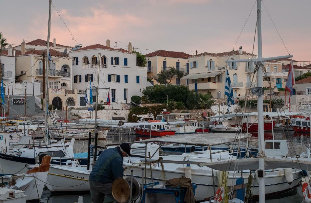 Porto Vecchio Luxury Suites Spetses Town Bagian luar foto