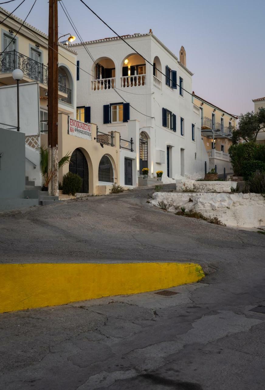 Porto Vecchio Luxury Suites Spetses Town Bagian luar foto