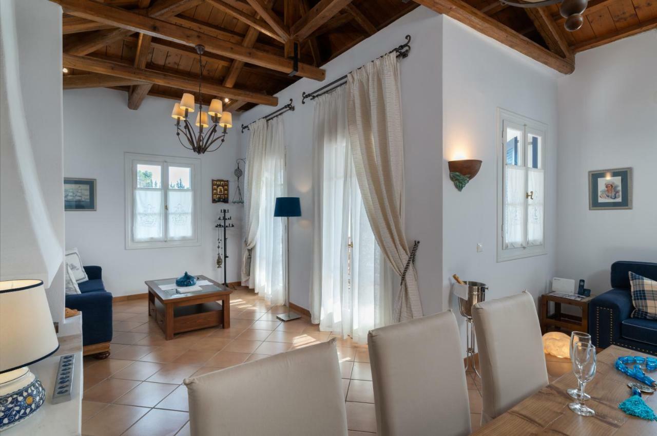 Porto Vecchio Luxury Suites Spetses Town Bagian luar foto