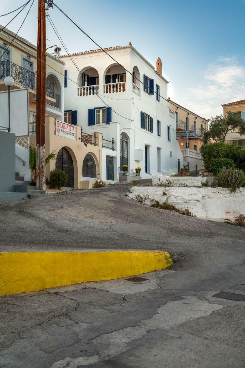 Porto Vecchio Luxury Suites Spetses Town Bagian luar foto