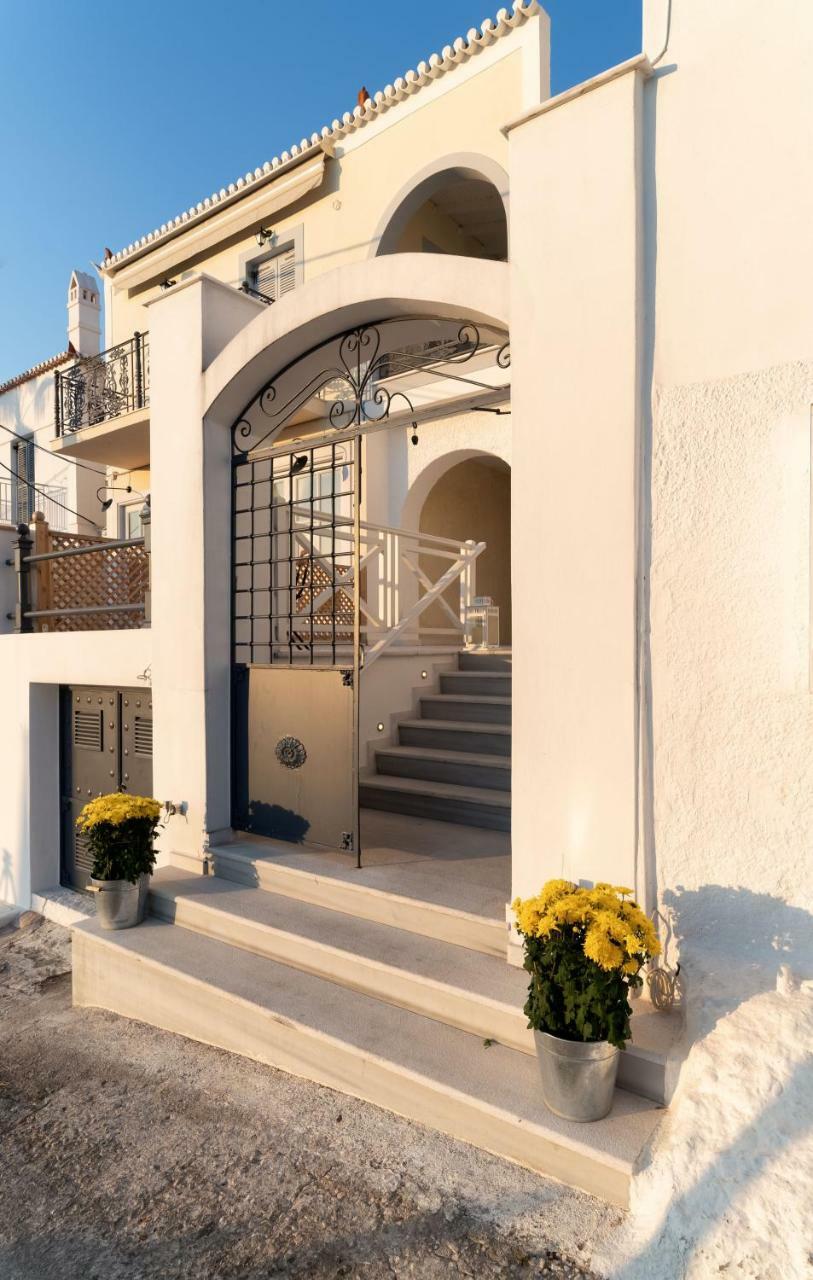 Porto Vecchio Luxury Suites Spetses Town Bagian luar foto